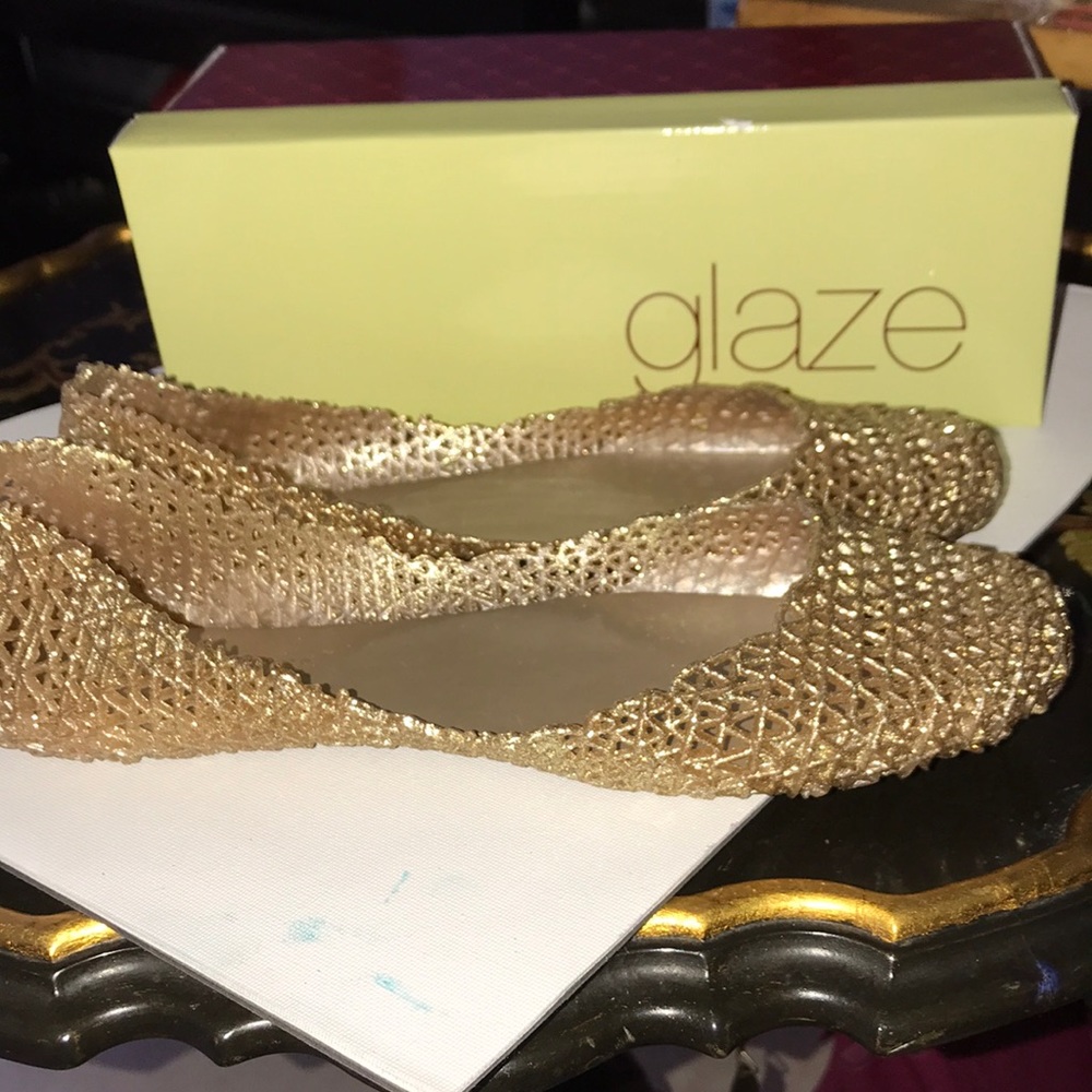 Woven gold flat shoes new